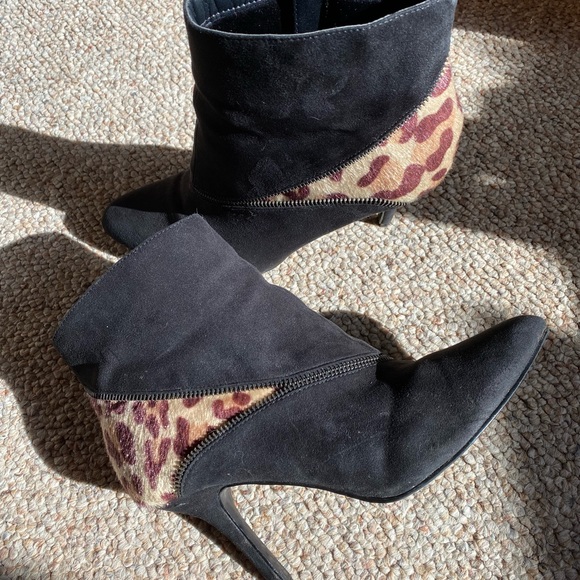 Kelly & Katie Leopard-Heeled Stiletto High Heel Booties with Zipper Pattern - Picture 6 of 8